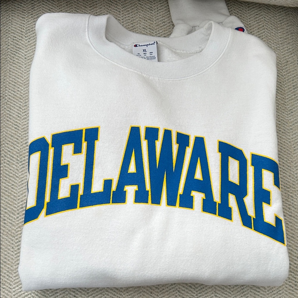 University of Delaware Champion Sweatshirt. Size XL